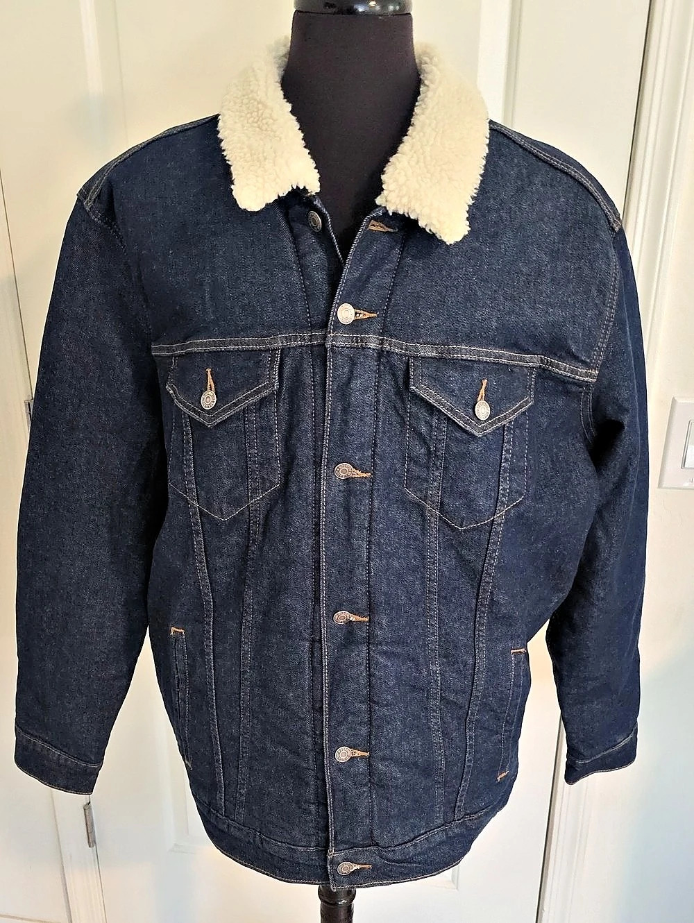 Levi Strauss Signature Gold Sherpa Lined Denim Jacket in Blue Like New